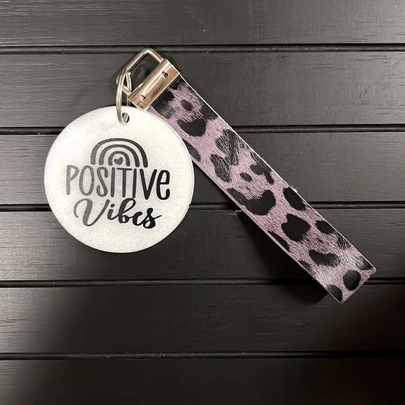 Positive Vibes Keychain - Picture 1 of 1